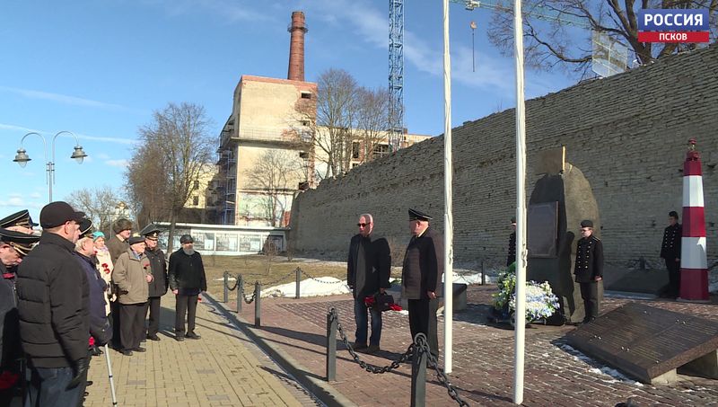 В Пскове чествуют моряков-подводников