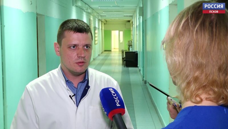 Заместитель главврача Великолукской больницы Вячеслав Чурсин рассказал о ходе вакцинации