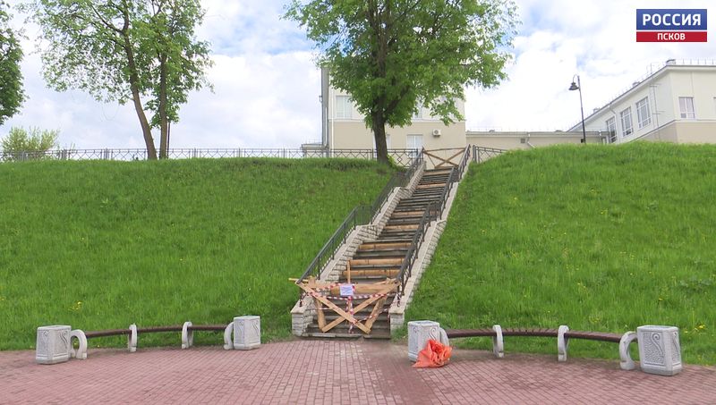 В Финском парке в Пскове отремонтировали лестницу 