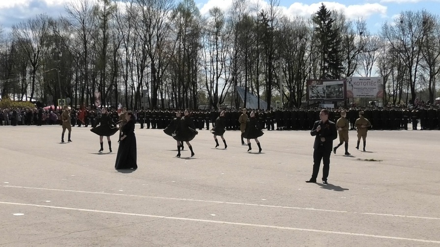 Военным парадом и автопробегом отметили 9 мая в Стругах Красных и Острове