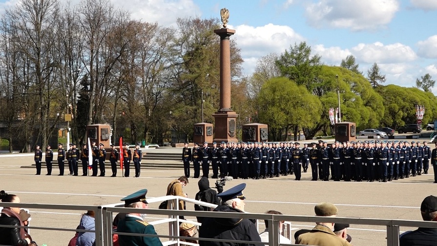 Парад в честь Дня Победы провели в Великих Луках