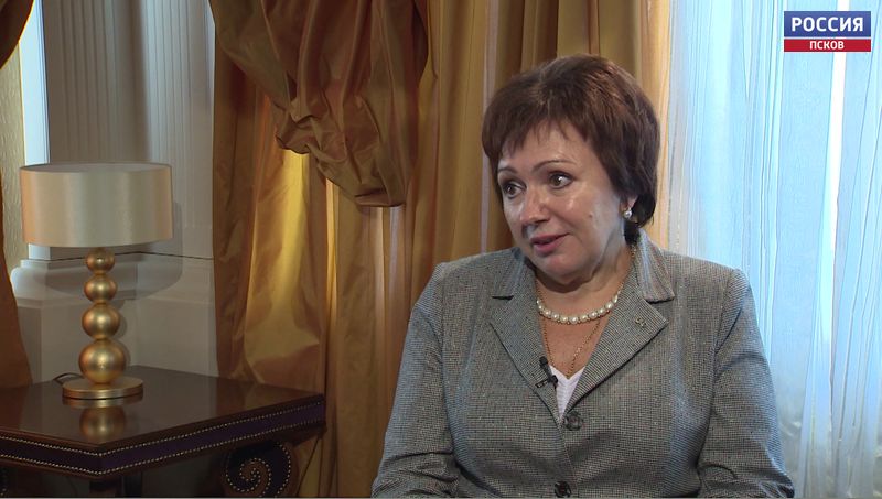 Сенатор от Псковской области Елена Бибикова получила почетную награду