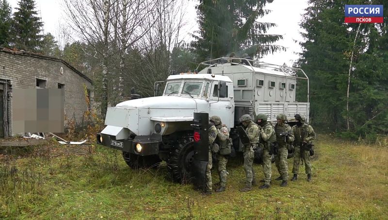 Бойцы Псковского ОМОНа Росгвардии завершили полевой выход