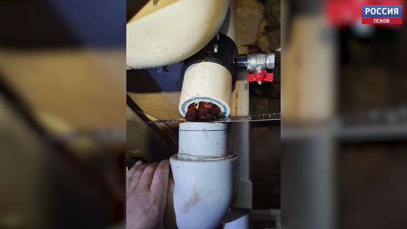 Как решают проблему с горячим водоснабжением в домах по Ижорского батальона?
