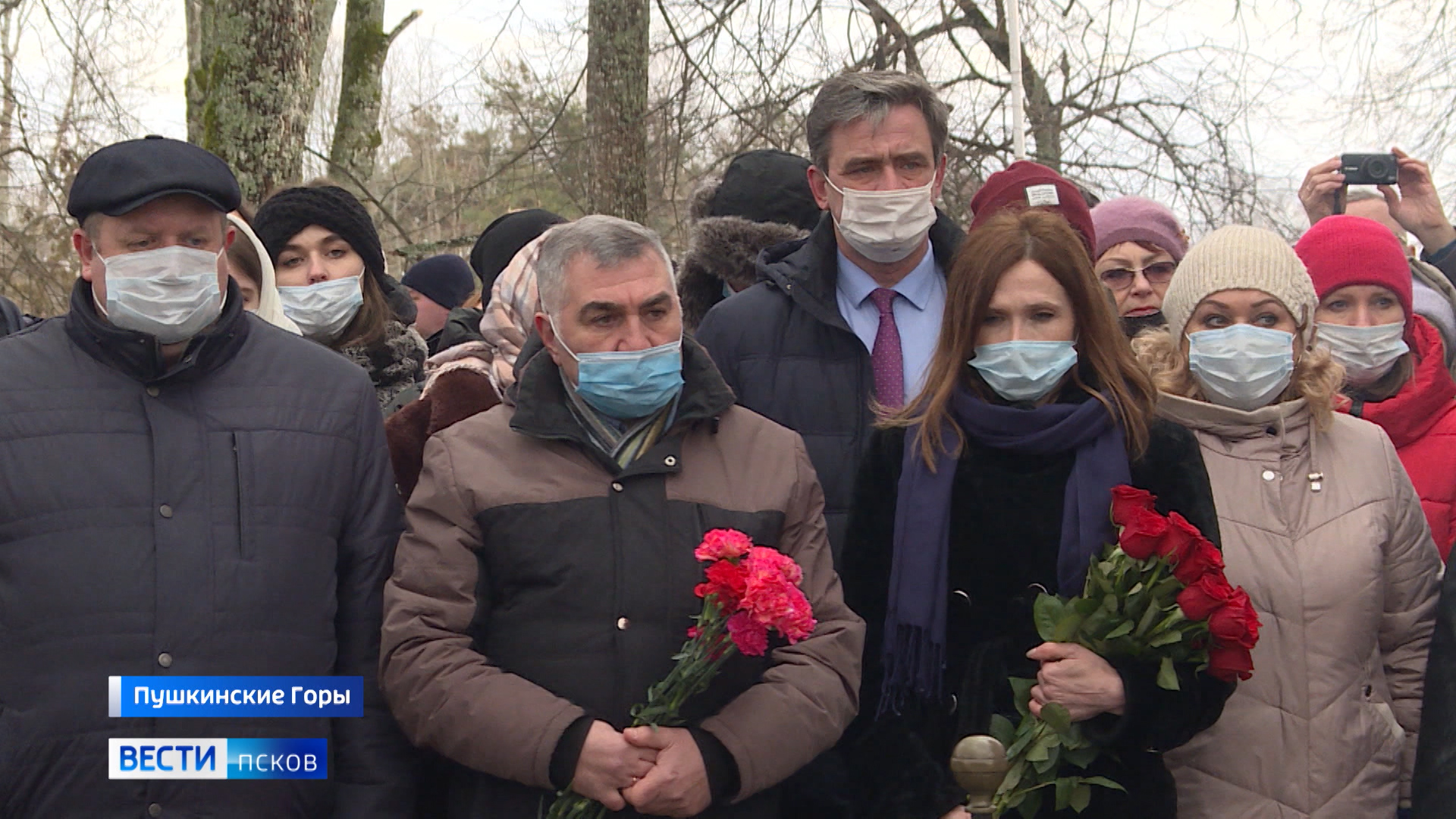 В Свято-Успенском Святогорском монастыре на могиле Пушкина отслужили заупокойную литию