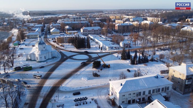 В Острове готовится проект реконструкции центральной площади. Что предлагают власти и с чем не согласны жители?