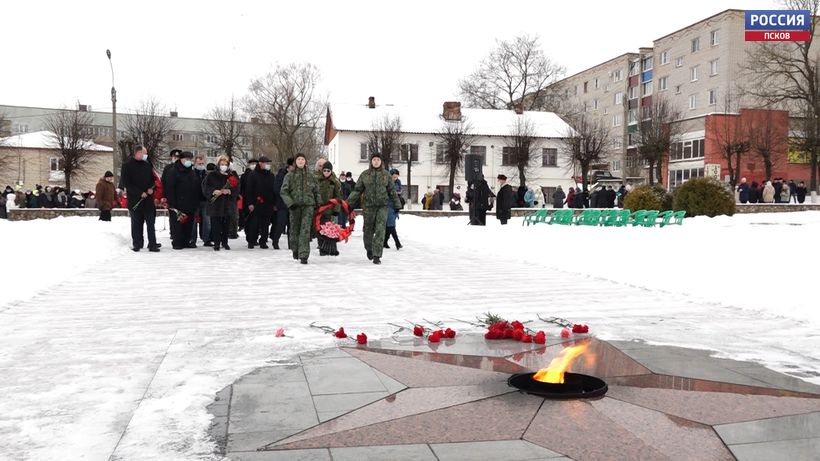 В Новосокольническом районе вспоминают героев-освободителей