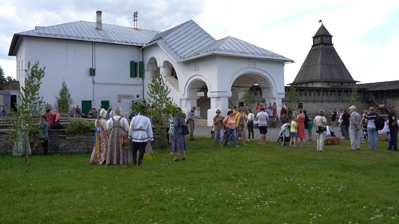 Псковичи и гости региона приняли участие в фольклорном празднике 