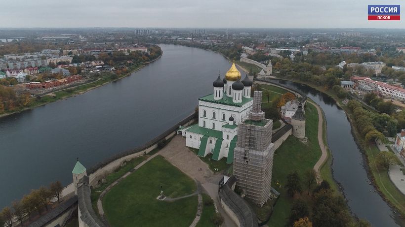 Кладку заменят, часы и шпиль позолотят… Как спасают от разрушения главную звонницу Пскова?