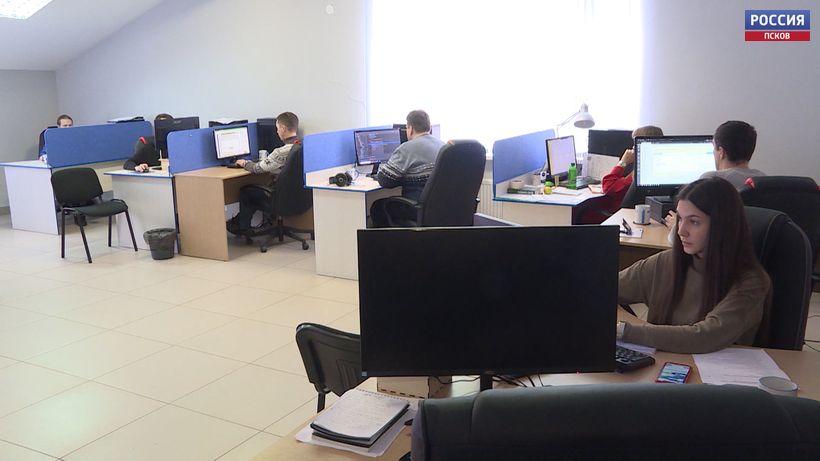 Какие возможности открывает поддержка программистов, и как работает IT-сфера в условиях санкций?