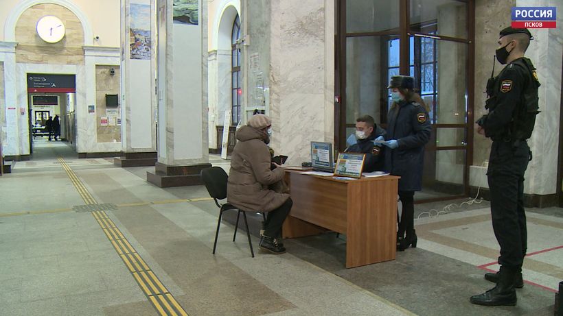 Сегодня с 10 до 13 часов судебные приставы Пскова проводят акцию «Узнай о своих долгах»