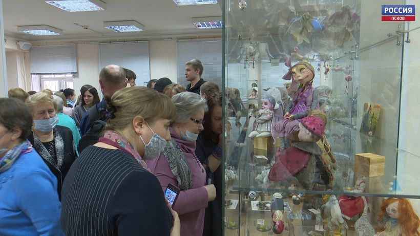Псковичи могут посетить выставку уникальных кукол «Весенние голоса» и создать себе пасхальное настроение