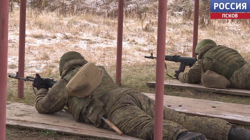 У псковских срочников начались занятия по боевой подготовке