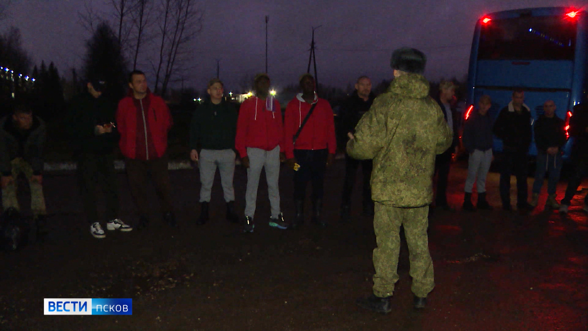 Еще одна группа контрактников отправилась защищать родину