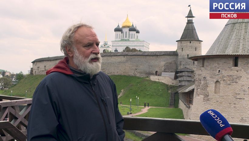 Сотрудник Псковского археологического центра, Сергей Салмин, рассказал об устройстве колокольни Троицкого собора