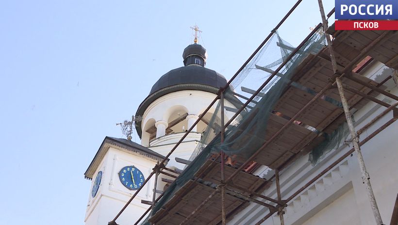 Реставраторы завершили кровельные работы в соборе Иоанна Богослова в Крыпецком монастыре