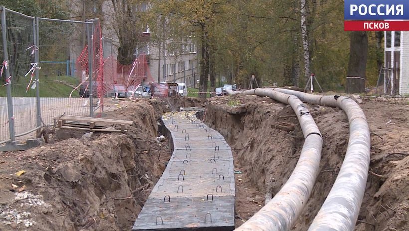 В Дно поступила партия труб, необходимых для завершения ремонта теплотрассы