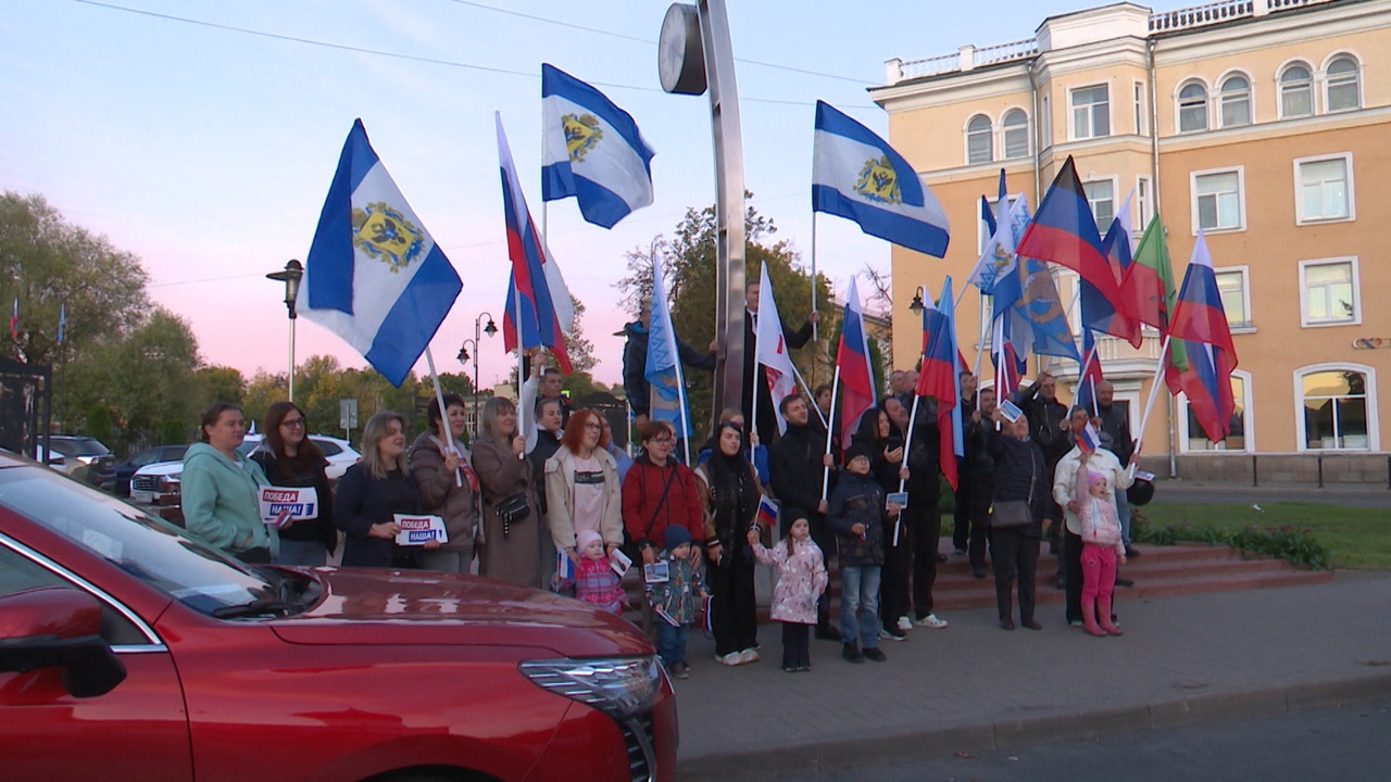 Одно целое и неделимое. Псковичи присоединились к торжествам в честь воссоединения России и Новороссии