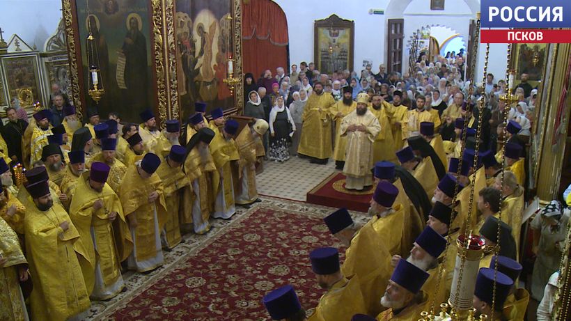 В Пскове встретили ковчег с частицей мощей святителя Тихона
