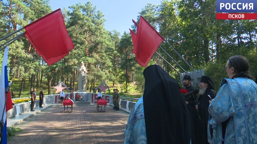 В Печорах состоялось торжественное перезахоронение останков воинов, погибших в годы Великой Отечественной войны