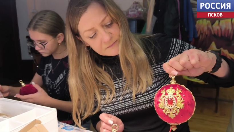 Новогодние игрушки своими руками изготовили в мастерской Пореченского библиотечно-досугового центра