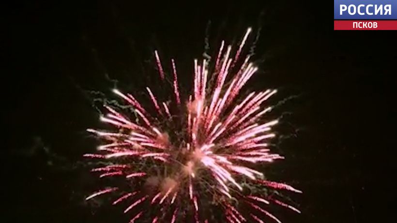 Время запуска салютов в Псковской области скорректировано 