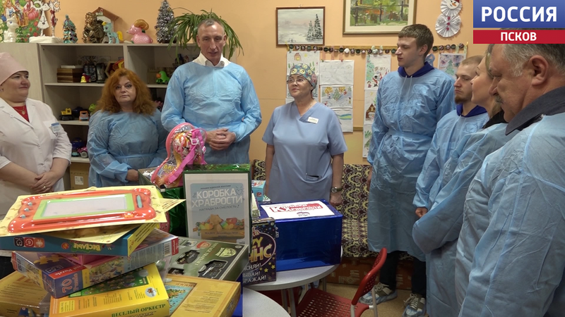 Новогоднее чудо в Великих Луках. Детские мечты исполнятся благодаря акции "Коробка храбрости" и "Елка желаний"