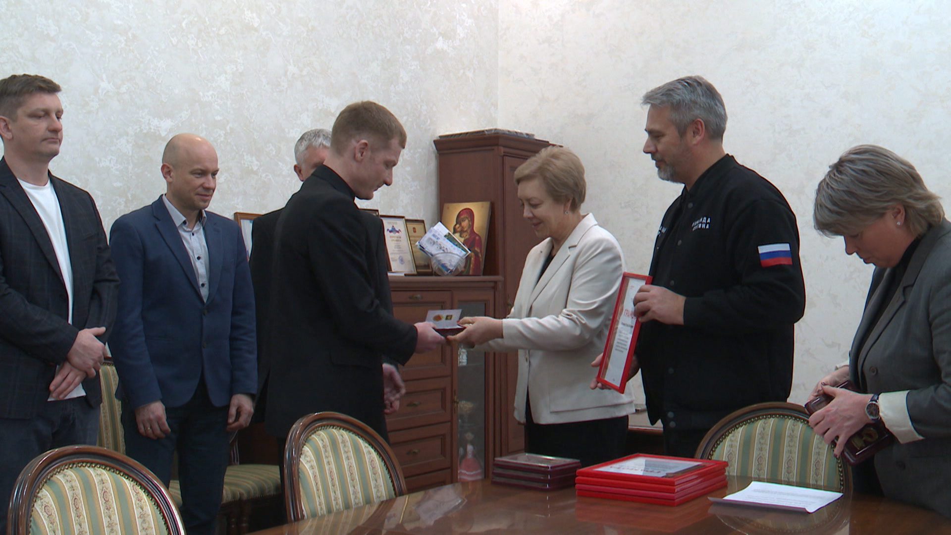 Псковские врачи, работавшие в этом году на СВО, получили награды от Народного фронта 