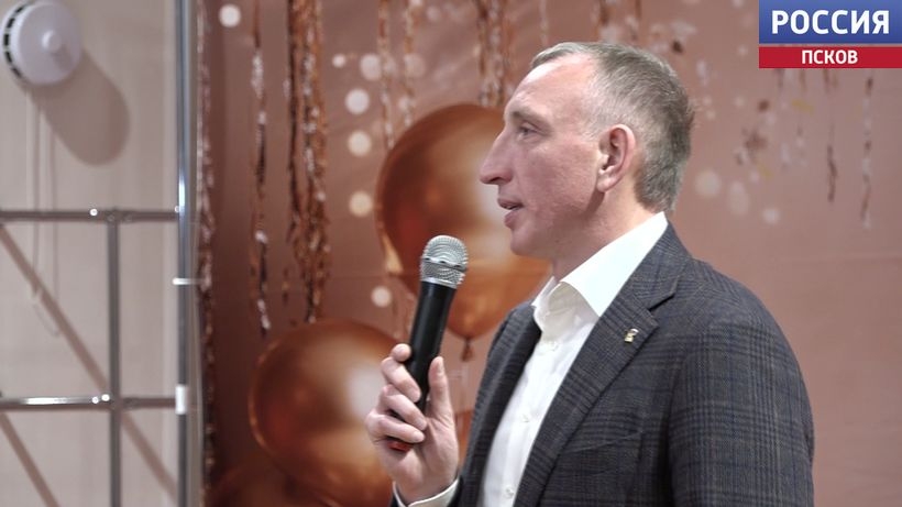 Александр Козловский поздравил коллектив Центра специального образования №3 в Великих Луках с 40-летием