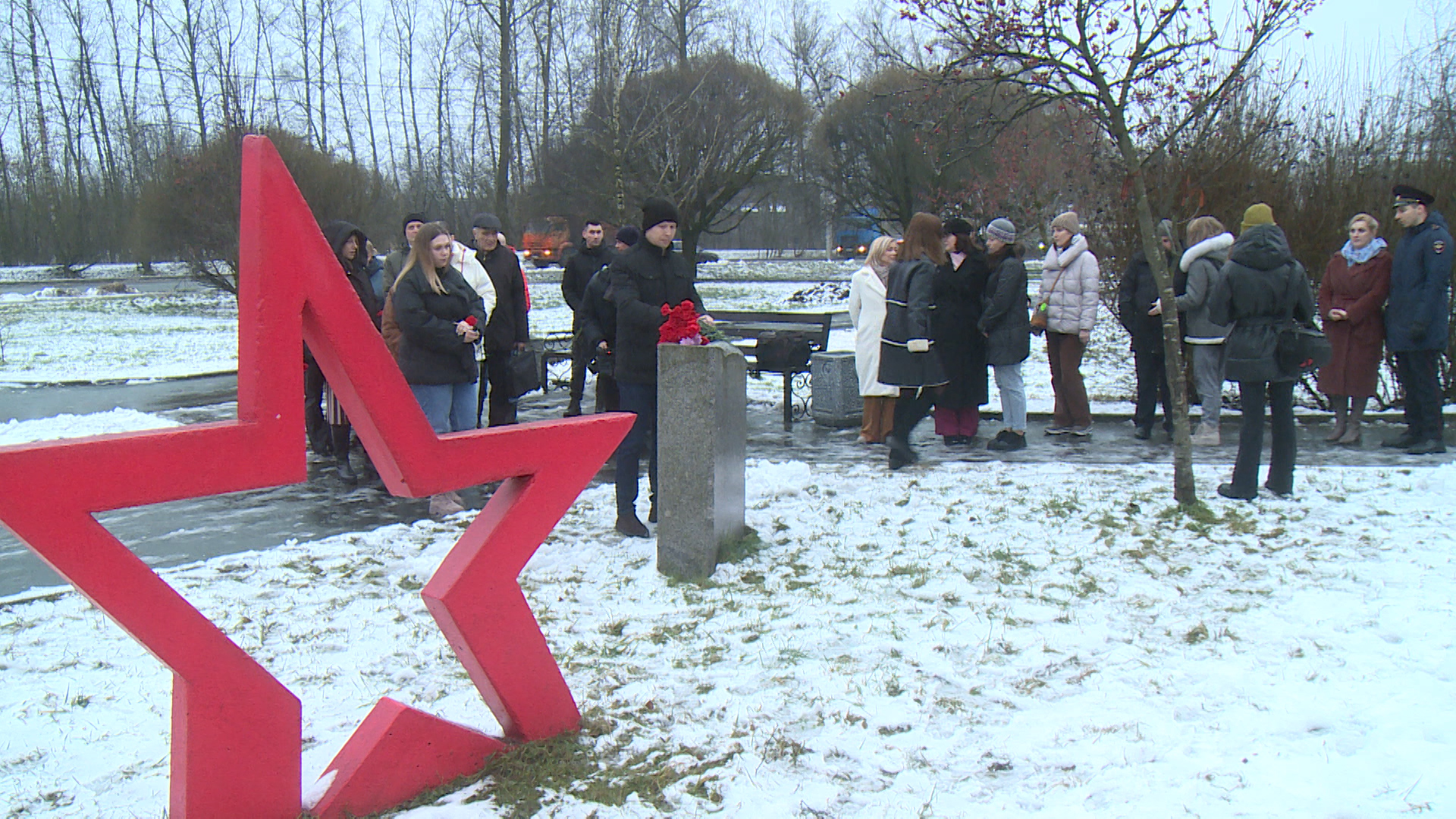 Сотрудники ГТРК "Псков" и ветераны СВО почтили память журналистов, погибших при исполнении профессиональных обязанностей