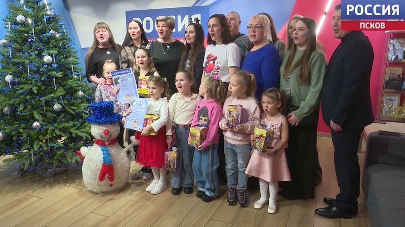 Прочитать стихотворение и попасть на радио. ГТРК "Псков" подвела итоги конкурса "Голос из под елки"