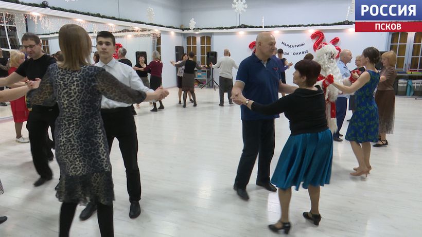 И танцы, и общение. Что показали и чему научили сказочного гостя участники клуба "Грация"? 