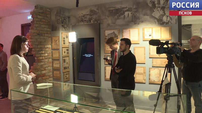Узнать, чтобы рассказать всему миру. Иностранные журналисты приехали в Псков и познакомились с ужасами военного времени