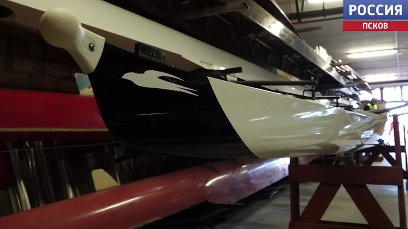 Псковские школы "Олимп" и "Ника" получили современный инвентарь для гребцов