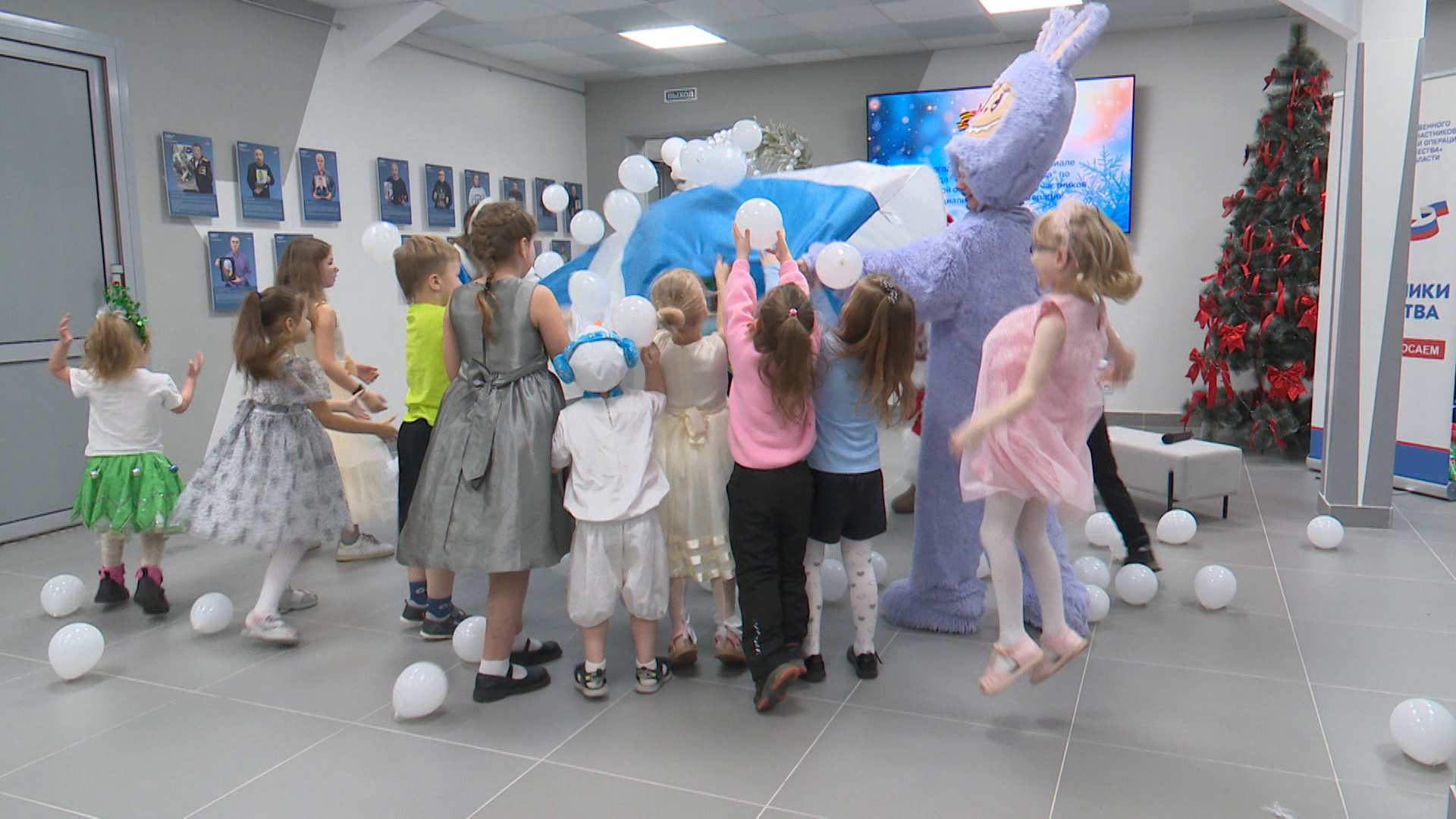 В Псковском Фонде защитников Отечества прошла новогодняя елка для детей участников СВО