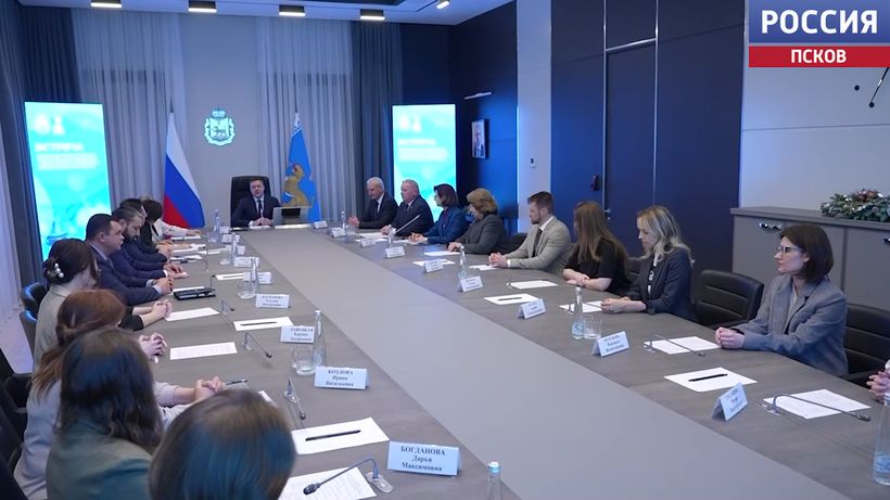 Меры поддержки медработников обсудил Михаил Ведерников с представителями медицинского сообщества региона 