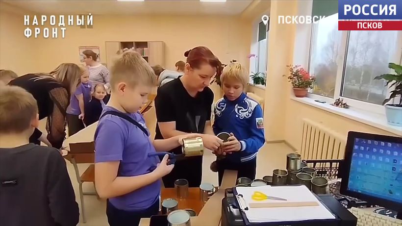 Согревая теплом. Школьники и студенты колледжей Псковской области изготовили блиндажные свечи для бойцов СВО