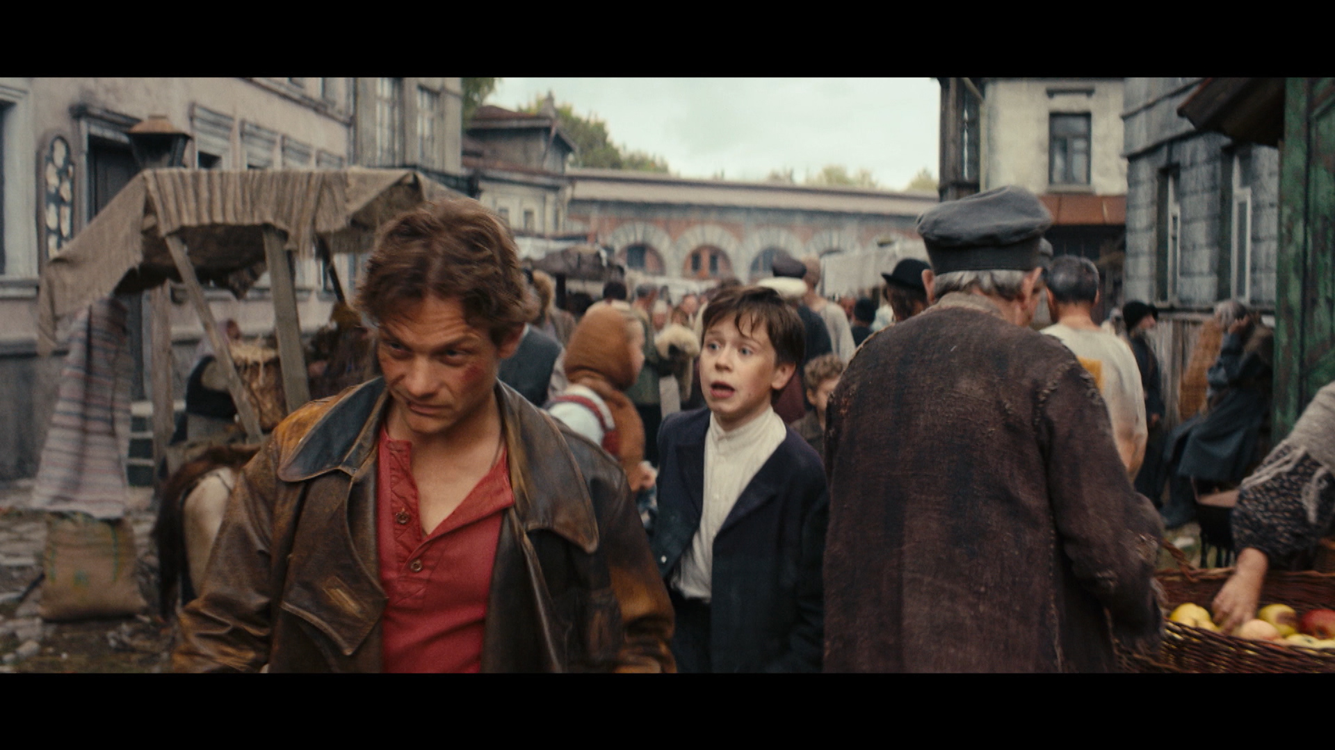 Приключенческий фильм "Волчок" лидирует в российском прокате