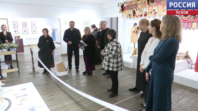 Выставка "Рождество в приятной компании". Новогодняя экспозиция в Изборске познакомит с творчеством Врубеля, Репина и Станиславского