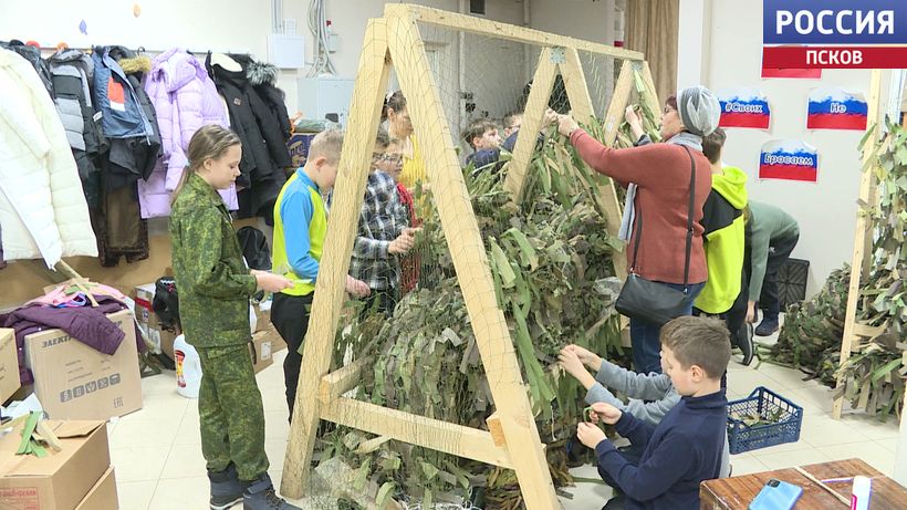 Псковская школьница научила целый класс плести маскировочные сети