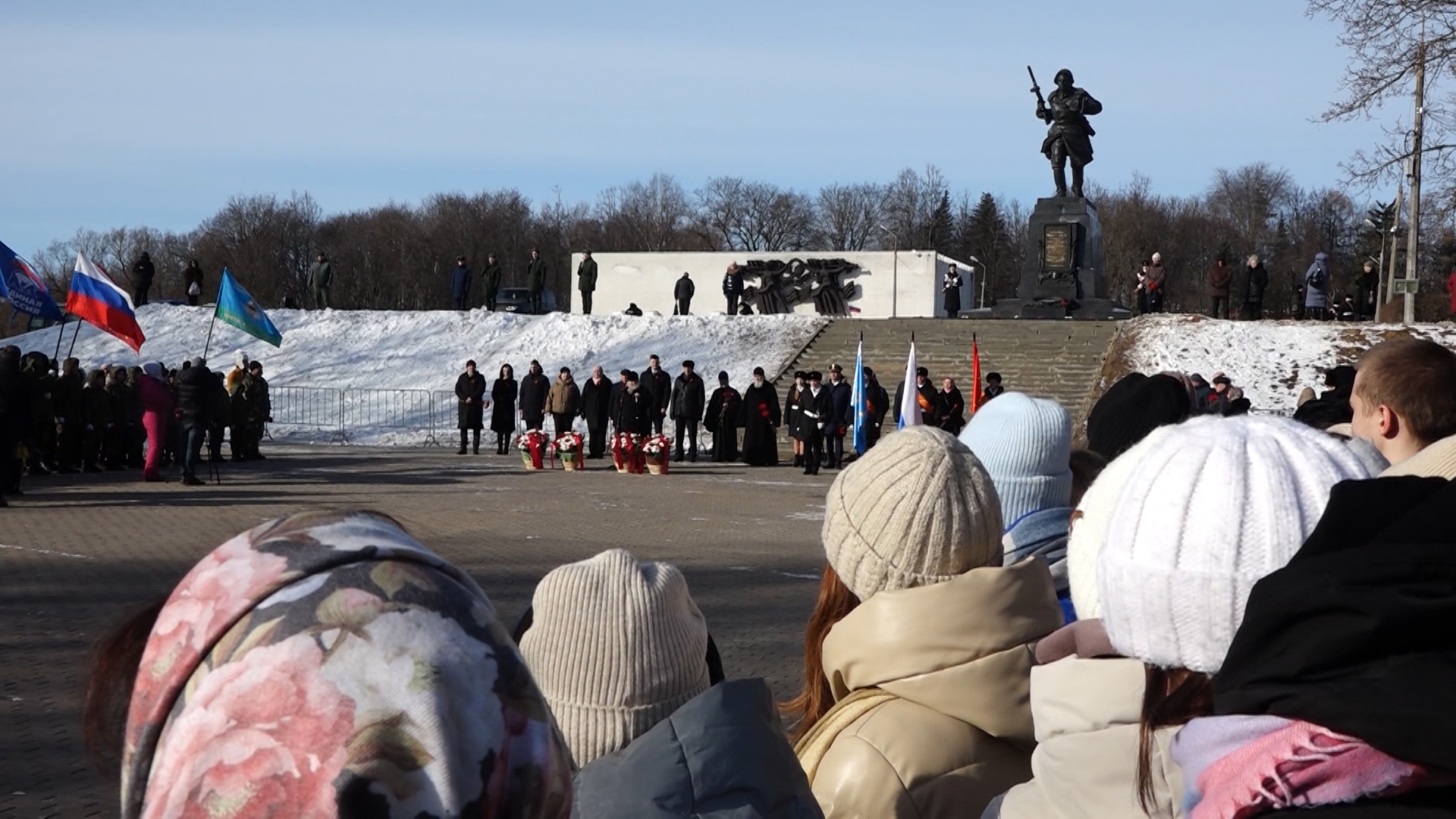 Торжественный митинг прошел сегодня в Великих Луках в преддверии Дня защитника Отечества