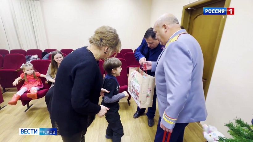 Сотрудники регионального Следственного управления приняли участие во Всероссийской акции "Елка желаний"