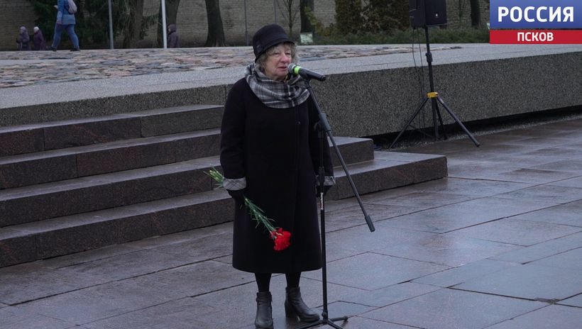 Сегодня в Пскове на Могиле Неизвестного Солдата отслужили заупокойную литию в память о погибших во время блокады Ленинграда