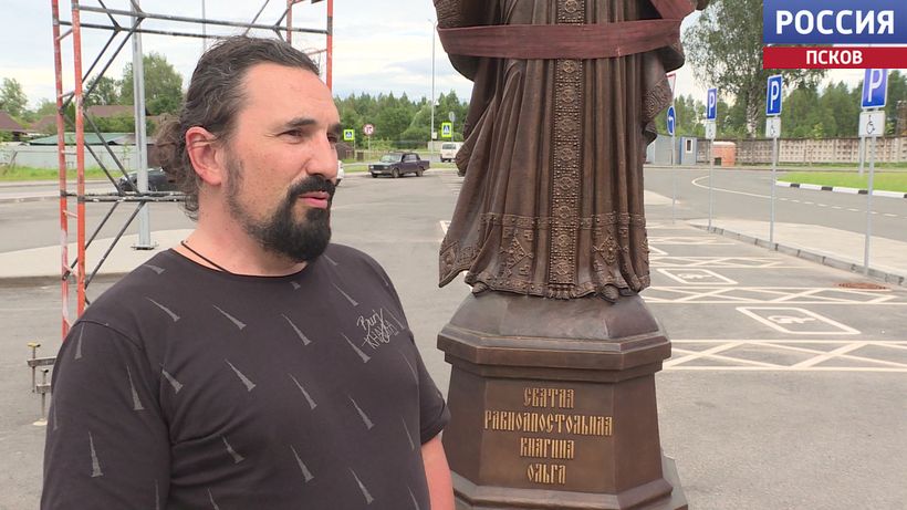 Скульптор Виталий Шанов рассказал, как создавался памятник княгине Ольге у Псковского аэропорта