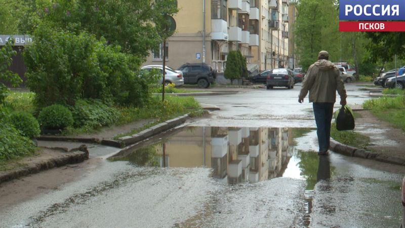 Хотели, как лучше. Почему жители псковских многоэтажек недовольны установкой лежачих полицейских?