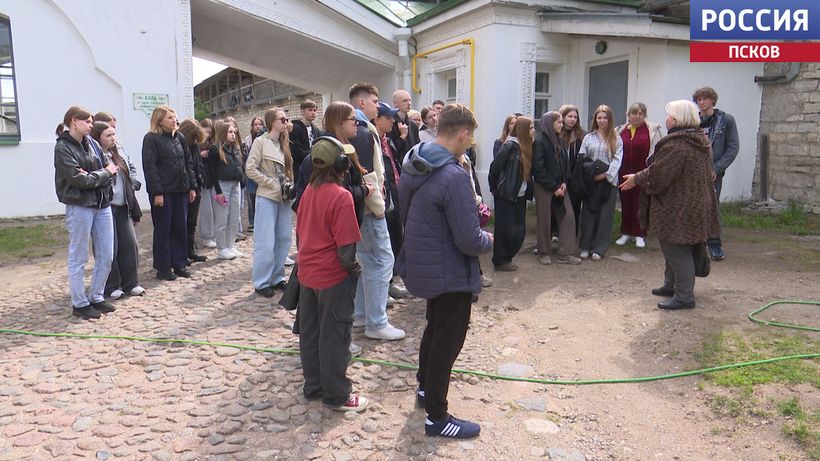 Побывать в самых красивых местах и обменяться впечатлениями. Студенты из России и Белоруссии приехали в Псковскую область