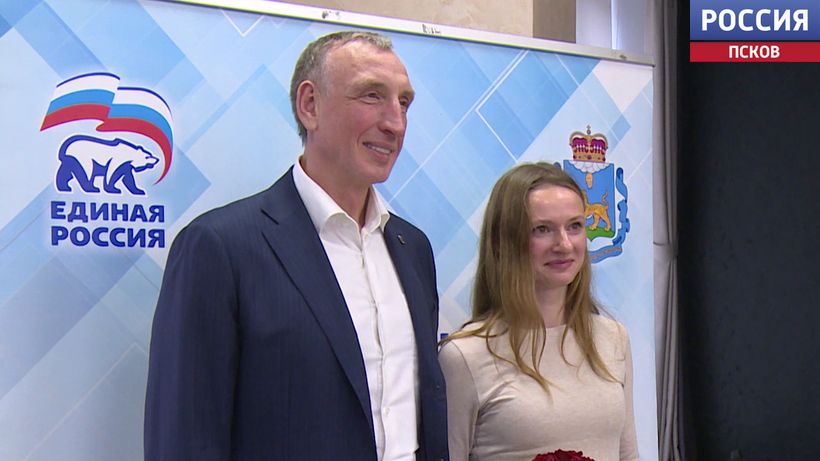 Александр Козловский поздравил "Молодую гвардию" с 20-летием и вручил награды победителям проекта "Политзавод"