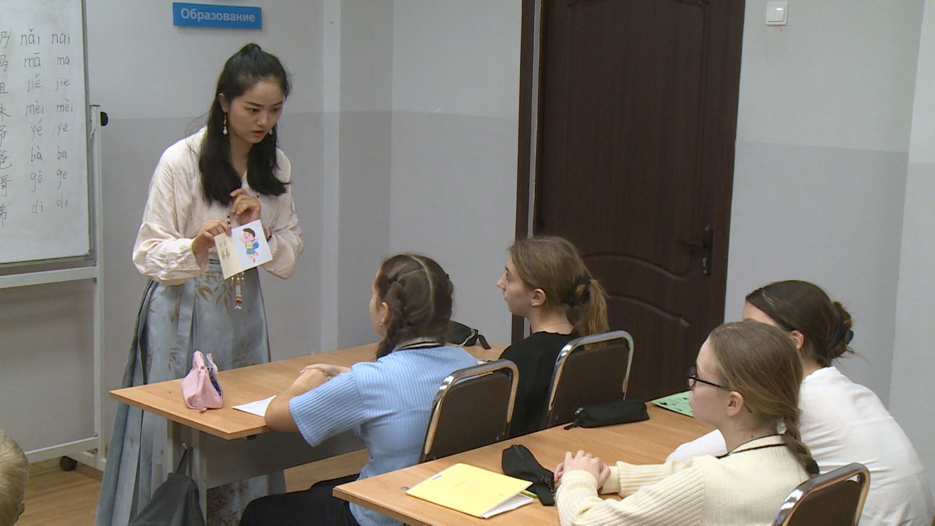 Изучить основы. Учителя из Китая приехали учить псковичей