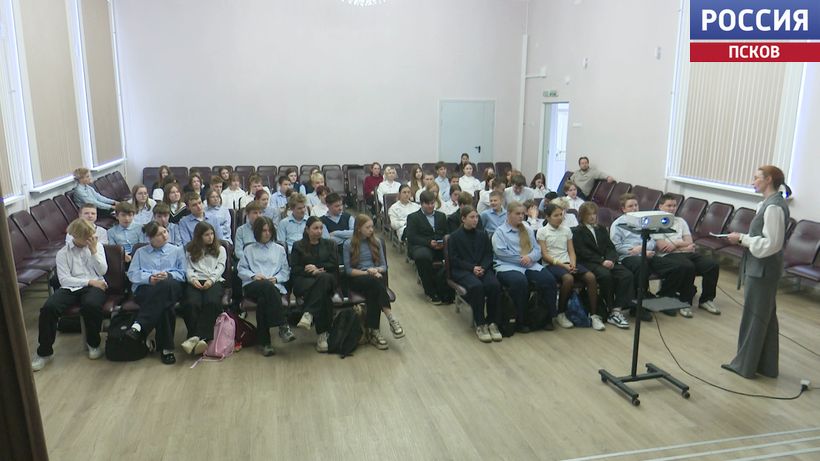 Нотариусы рассказали школьникам о правах и обязанностях несовершеннолетних