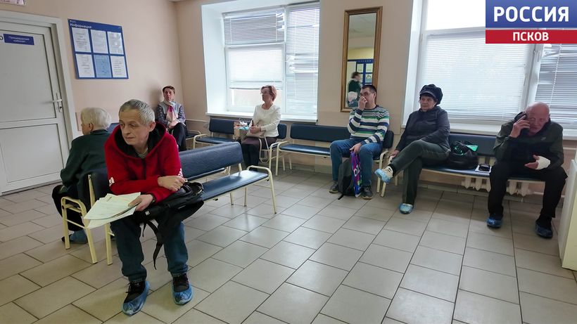 Многочасовые очереди к хирургу. Пациенты жалуются на работу Псковской городской поликлиники №3